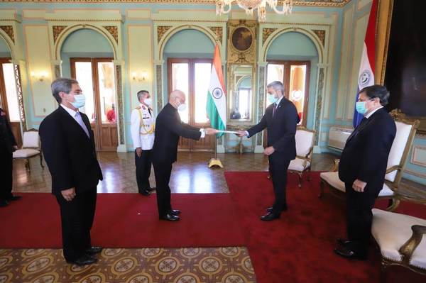 Mandatario recibió cartas credenciales del embajador de la India | .::Agencia IP::.