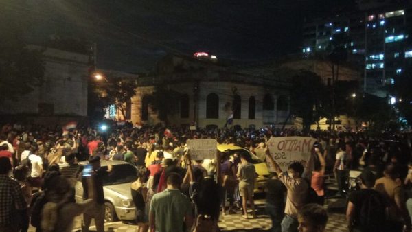 “En este país si vos pensás un poco, si reclamás, sos zurdo”, refiere manifestante | Ñanduti