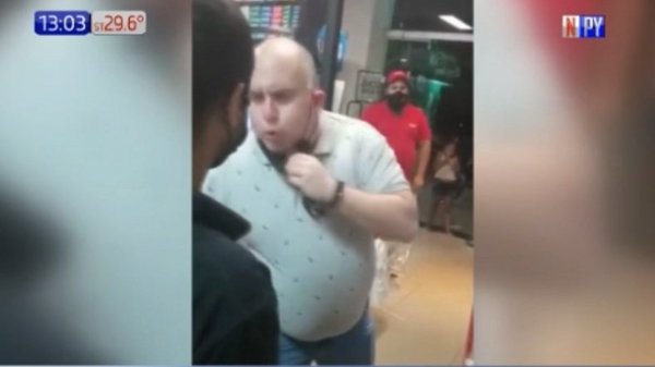 Cliente que escupió a guardia es considerado persona no grata | Noticias Paraguay