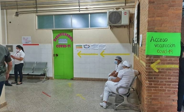 Diario HOY | Concepción: 13 médicos presentaron reacciones tras recibir dosis de la vacuna rusa