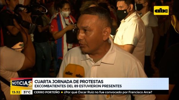 Excombatientes del 89, presentes en movilización contra Abdo - ABC Noticias - ABC Color