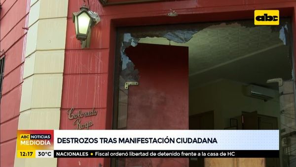 Destrozos tras enfrentamiento entre policías y manifestantes - ABC Noticias - ABC Color