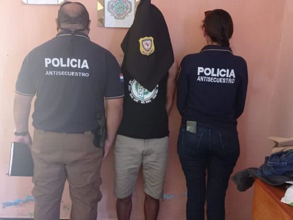 Policía detiene a tres personas por un supuesto caso de sextorsión