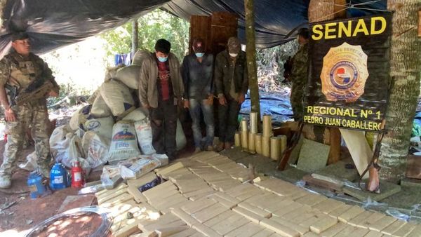 Senad detiene a tres personas y desmantela campamento narco