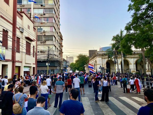Quinto día de las protestas #QueSeVayanTodos | OnLivePy