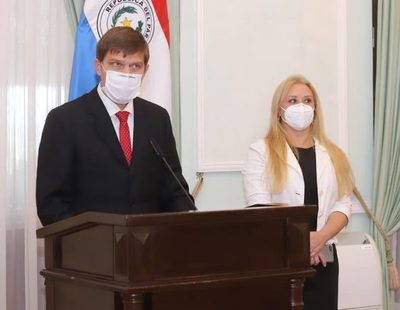 Juan Manuel Brunetti es el nuevo ministro de Educación y Celina Lezcano nueva ministra de la Mujer