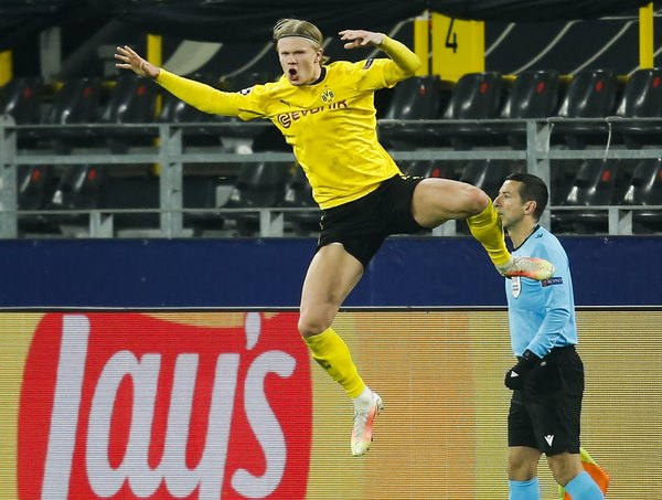 Haaland lleva al Dortmund a cuartos de la Champions
