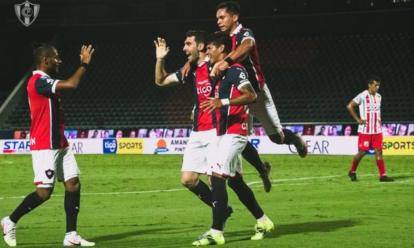 Cerro Porteño supera a River Plate y se reencuentra con la victoria