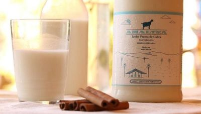 Amaltea produce en su granja leche, queso, yogurt y hasta dulce de leche de cabra