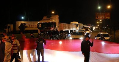 La Nación / Ciudad del Este se suma a las movilizaciones contra el gobierno