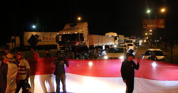La Nación / Ciudad del Este se suma a las movilizaciones contra el gobierno