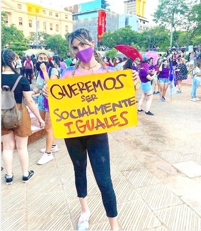 Crónica / MARCHA DEL “8M”. Reclamaron derechos igualitarios