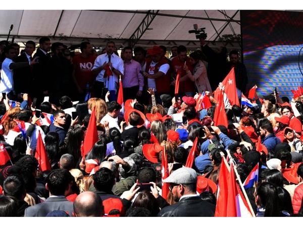 Funcionarios colorados harán caravana a favor del Gobierno