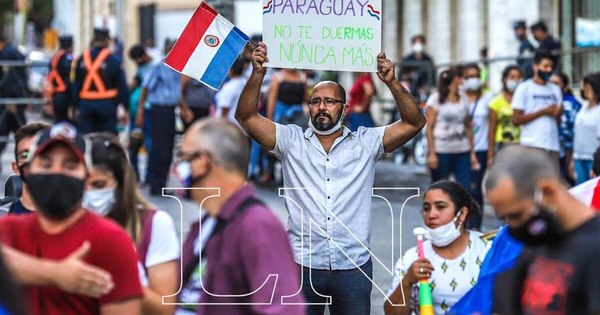 La Nación / Movilización se volvió una fiesta, con menos participantes