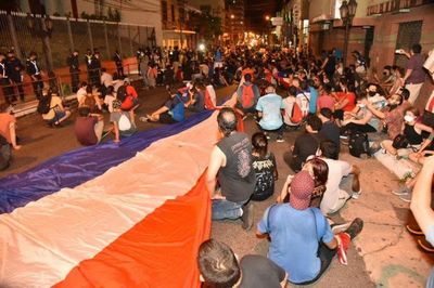 Apoderado colorado denuncia a manifestantes por daños a la ANR y apología al delito - Noticiero Paraguay