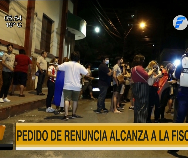 Quinto día de movilizaciones: Pedido de renuncia alcanza a Fiscalía
