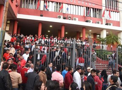Colorados cambiarían punto de movilización para evitar incidentes con manifestantes contra Abdo - Nacionales - ABC Color