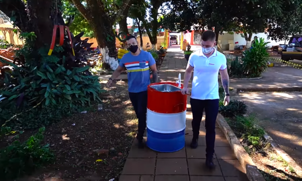 González entrega lavatorio a escuela en CDE