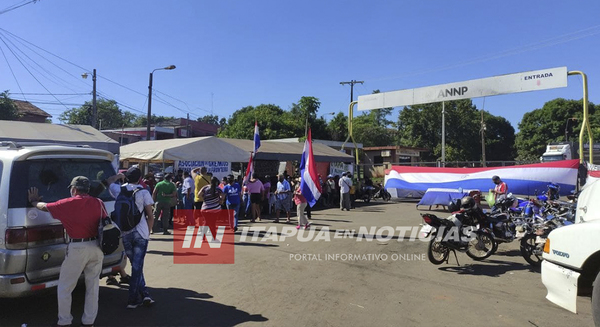 GREMIOS SE MOVILIZAN EN EL ACCESO A PUERTOS DE ENCARNACIÓN