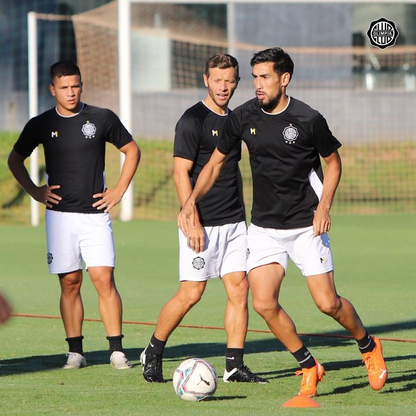 Dos novedades en Olimpia para el juego ante Nacional