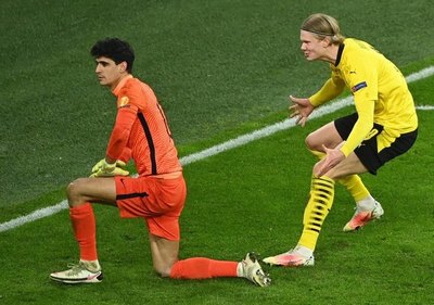 La insólita venganza de Haalang ante el arquero del Sevilla