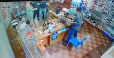 Asaltantes se llevan G 25 millones de un local comercial