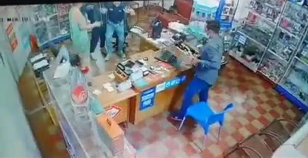 Asaltantes se llevan G 25 millones de un local comercial