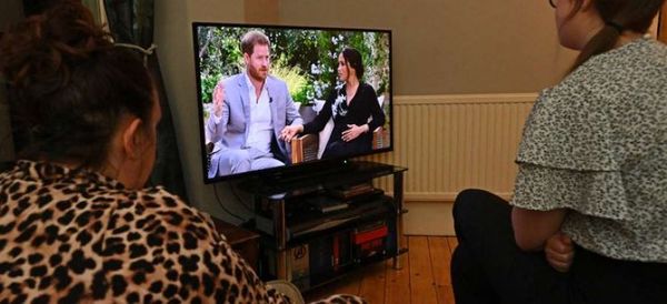 La realeza británica aborda las dañinas acusaciones de racismo de Enrique y Meghan