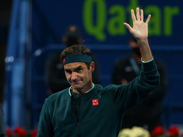 Federer desafina, pero sonríe con victoria