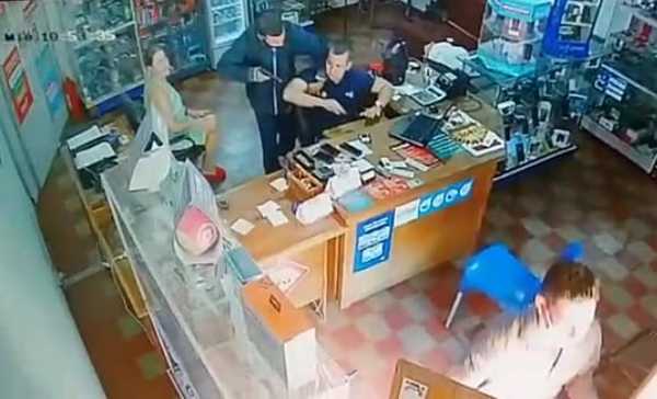 Policía al fin la pega una: dos asaltantes son detenidos después de un robo (video) | Radio Regional 660 AM