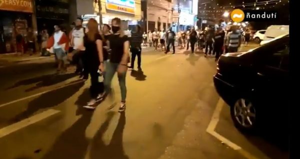 Jóvenes instan a seguir resistiendo en las calles: “Este Gobierno no nos representa” | Ñanduti