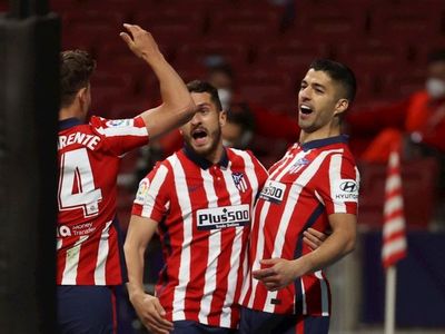Llorente y Suárez inflan el colchón del líder