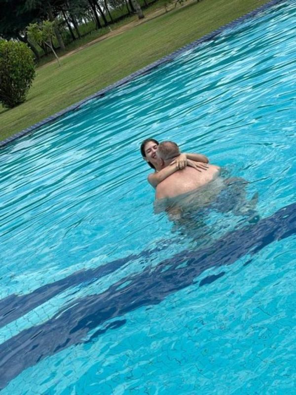Escándalo por baño hot de gobernador y su doña en piscina: “Yo me suelo bañar desnudo”
