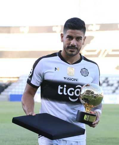 Recalde recibió el premio al Mejor Jugador y Mejor Gol del 2020