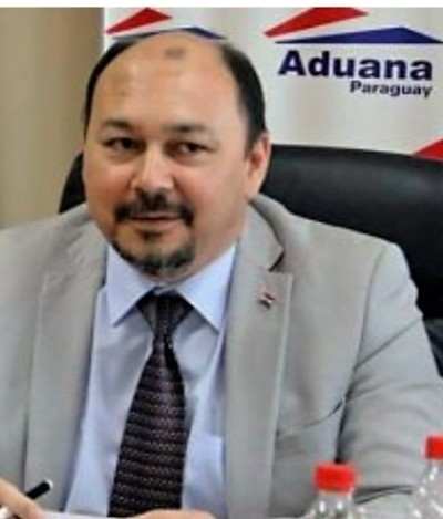 Director de ADUANA traba comercio y genera PERDIDAS al país