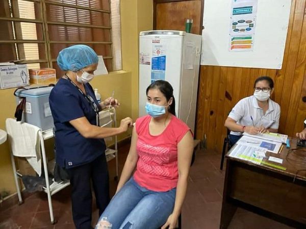 Personal de blanco inicia proceso de vacunación contra Covid-19 en Misiones