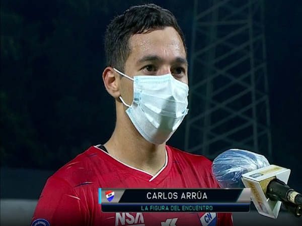 Carlos Arrúa da una muestra de magia y se hace figura