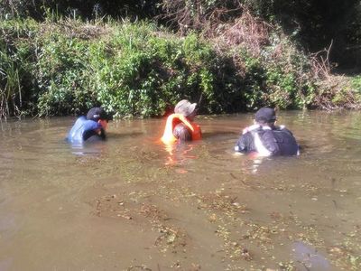 Atletas piden limpieza del arroyo Kuri’y que les sirve de práctica de cara a competencia - Nacionales - ABC Color
