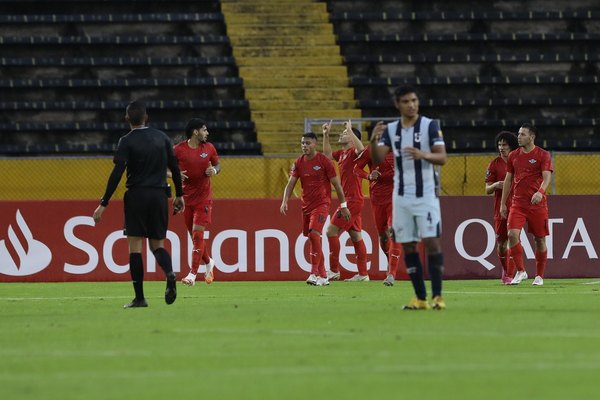 Un 'misil' de Bogarín le da a Libertad un triunfazo de visitante en la Copa