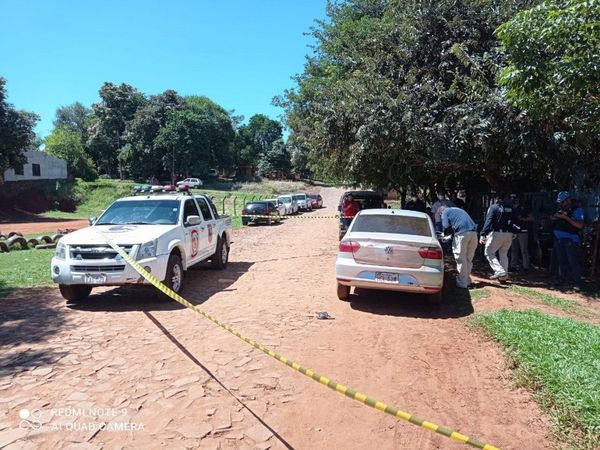 Tras persecución policial con disparos, desconocidos abandonaron vehículo