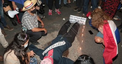La Nación / Manifestantes crearon un “Judas Kái” representando a la corrupción del Gobierno