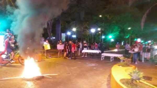 En Itapúa hubo movilización a favor y en contra del Gobierno - Nacionales - ABC Color