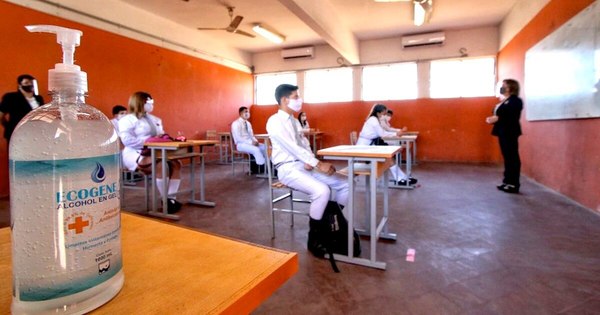 La Nación / Consideran “criminal” asistir a clase presencial