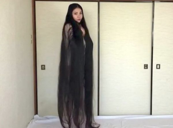 Crónica / “Rapunzel” japonesa: su pelo mide 2 metros
