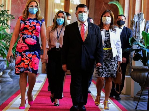 Gobierno negocia recibir lote de vacunas antes de Semana Santa