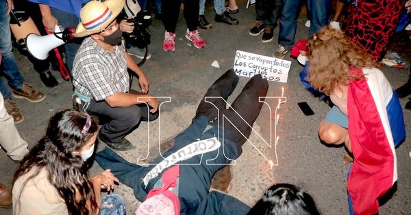 La Nación / De a poco se enfría protesta ciudadana