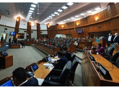 Colorados rehúyen de debate para ganar tiempo y evitar juicio político