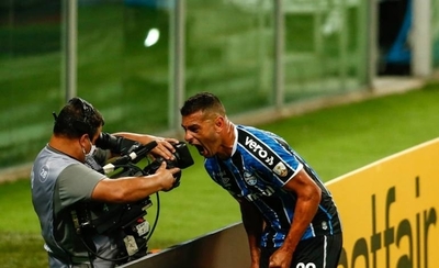 Diario HOY | Gremio golea al Ayacucho con triplete de Diego Souza