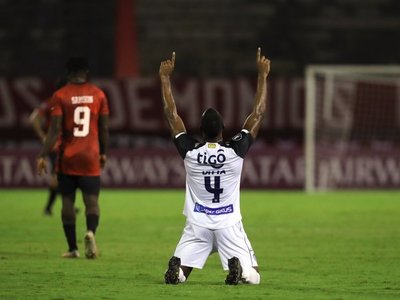 Borja y Ditta rescatan al Junior y dejan con las manos vacías al Caracas