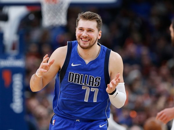 Doncic destaca con un triple-doble y se une al legendario Bob Cousy
